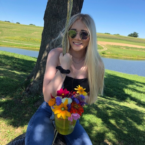 Welcome to my closet!✨ - Picture 1 of 1